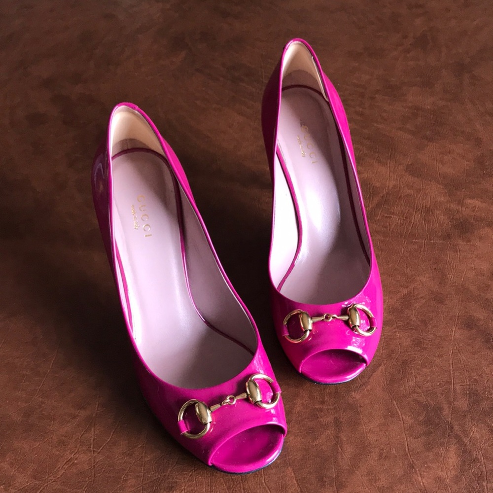 Gucci patent leather peep toe pumps